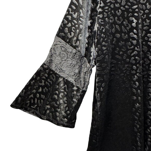 Womens Black Velvet Leopard Print Top With Lace Bell Sleeves 3X NWT - Picture 8 of 11